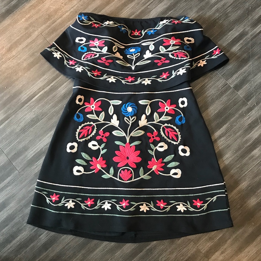 Embroidered strapless dress